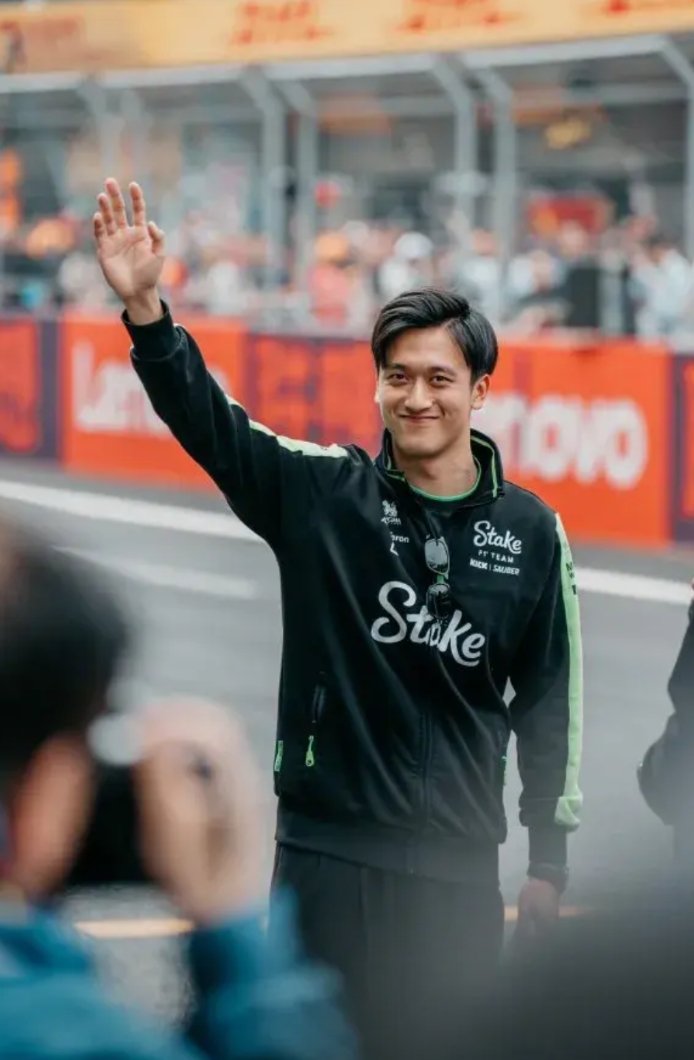 爱游戏大厅-红牛车队鏖战梅赛德斯,周冠宇点燃赛场