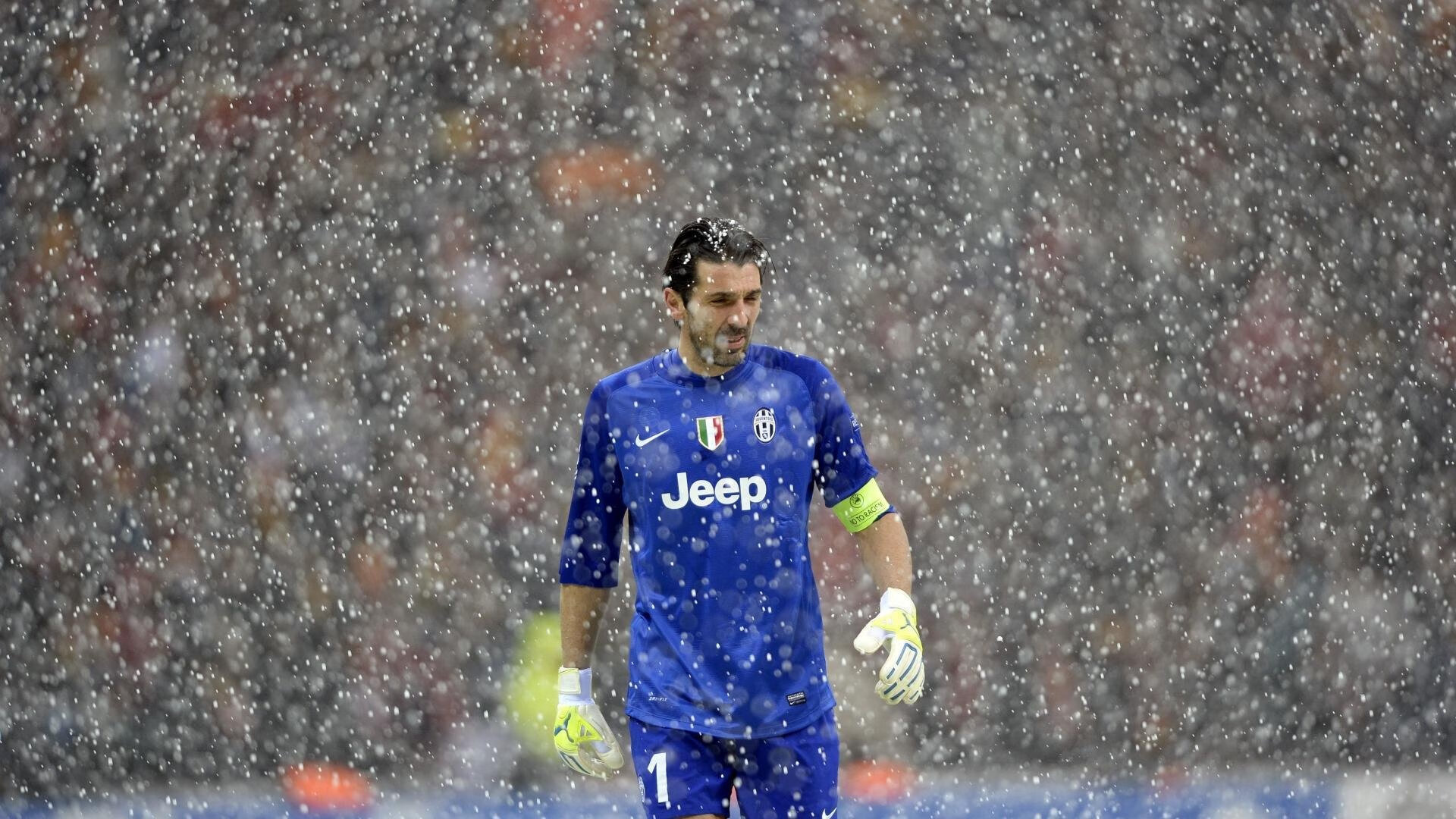 爱游戏官方-皮克，当希腊城墙筑在诺坎普，一个男人的战争才刚刚开始