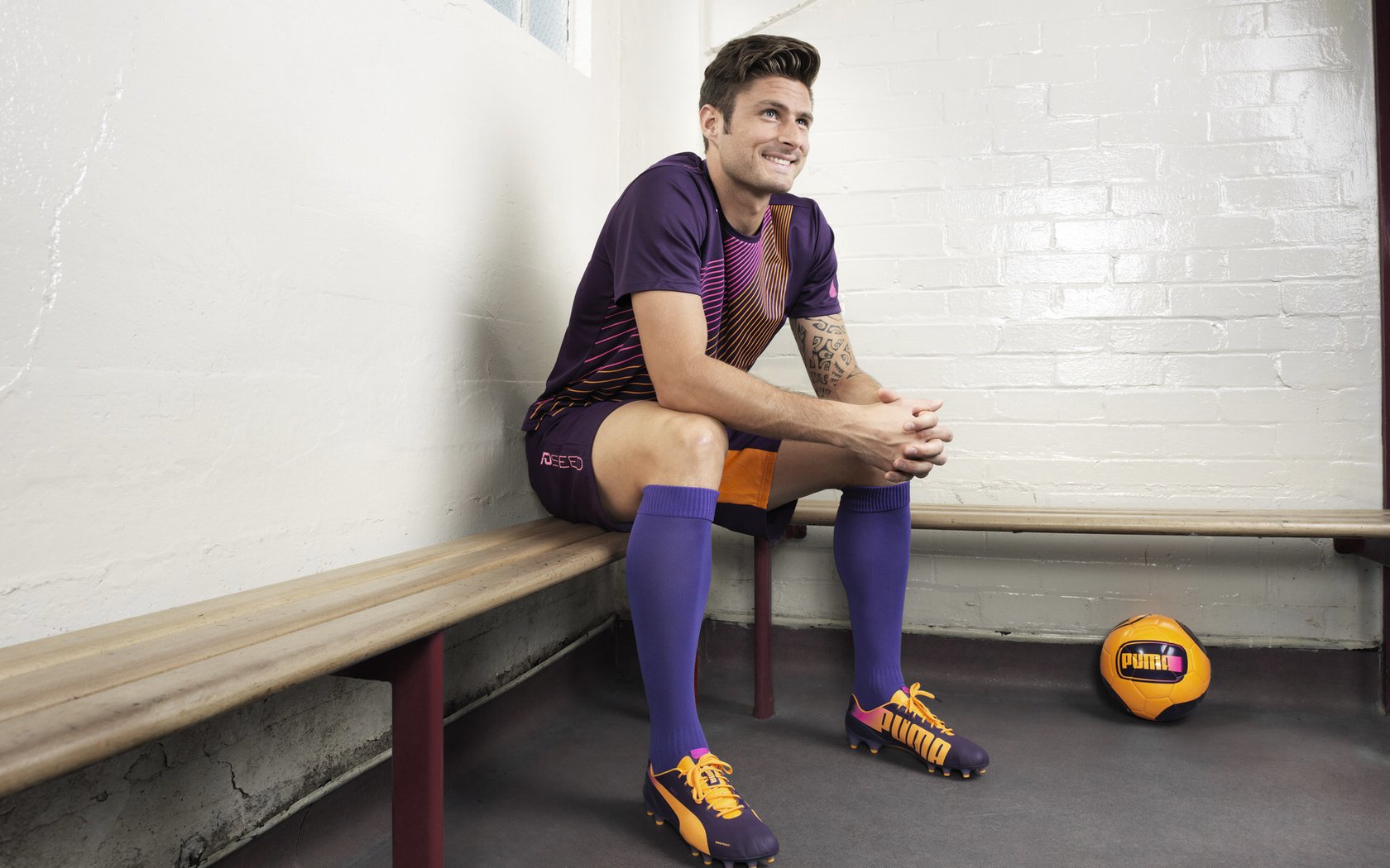 爱游戏娱乐-蓝衣风暴席卷沙漠，阿联酋大胜美国，福登致命一击诠释团队默契